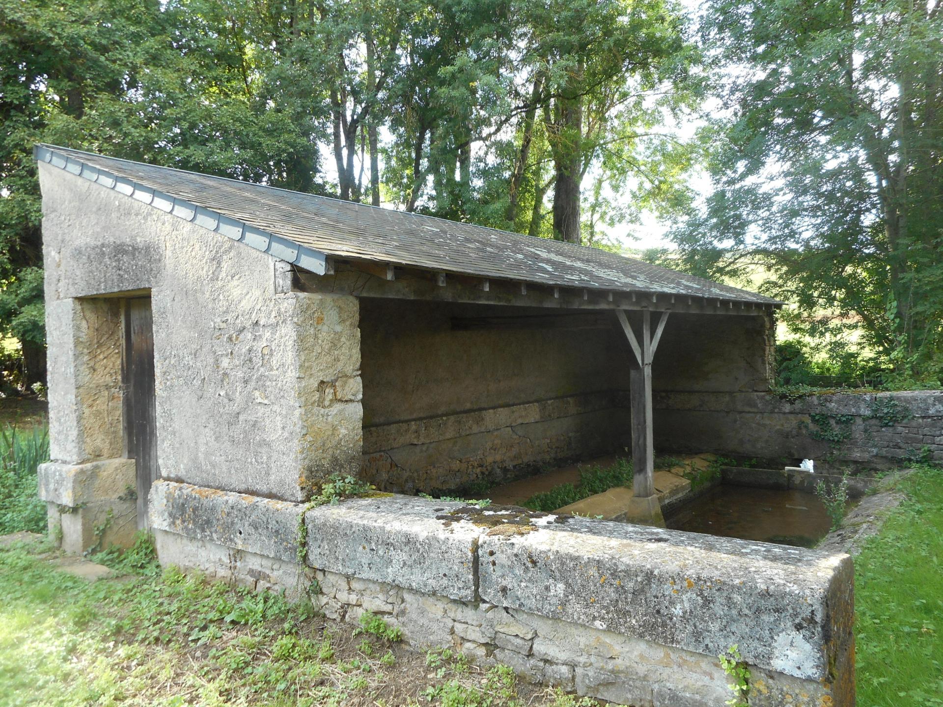 Lavoir près de l étang
